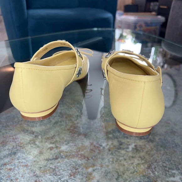 Yellow Floral Embellished Women's Shoes, never worn. - Picture 3 of 7